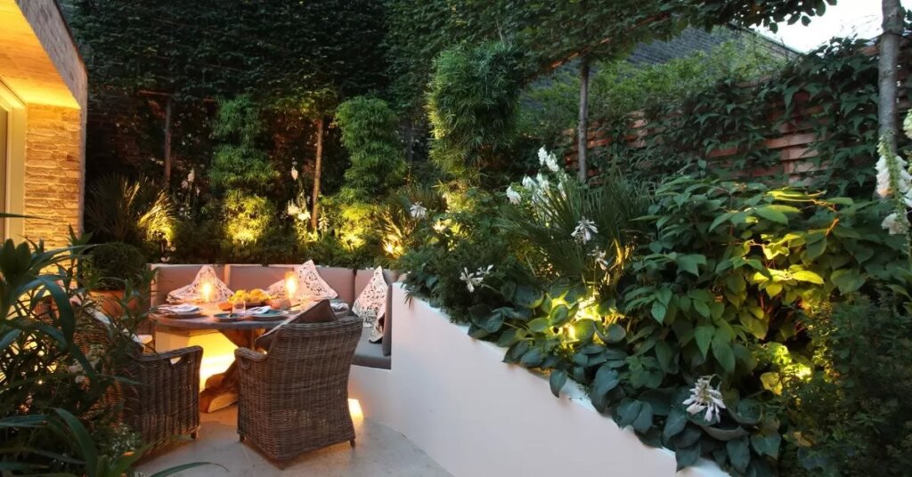 Sfaturi-pentru-decorarea-unei-gradini-mici.jpg